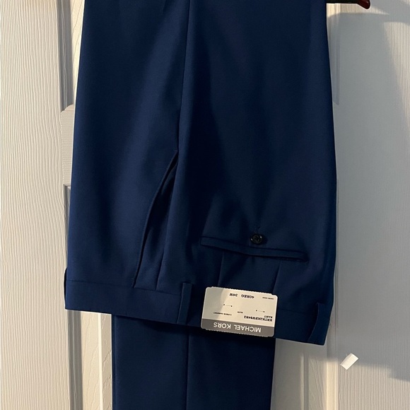 Men’s Micheal Kors Suit - Picture 4 of 13